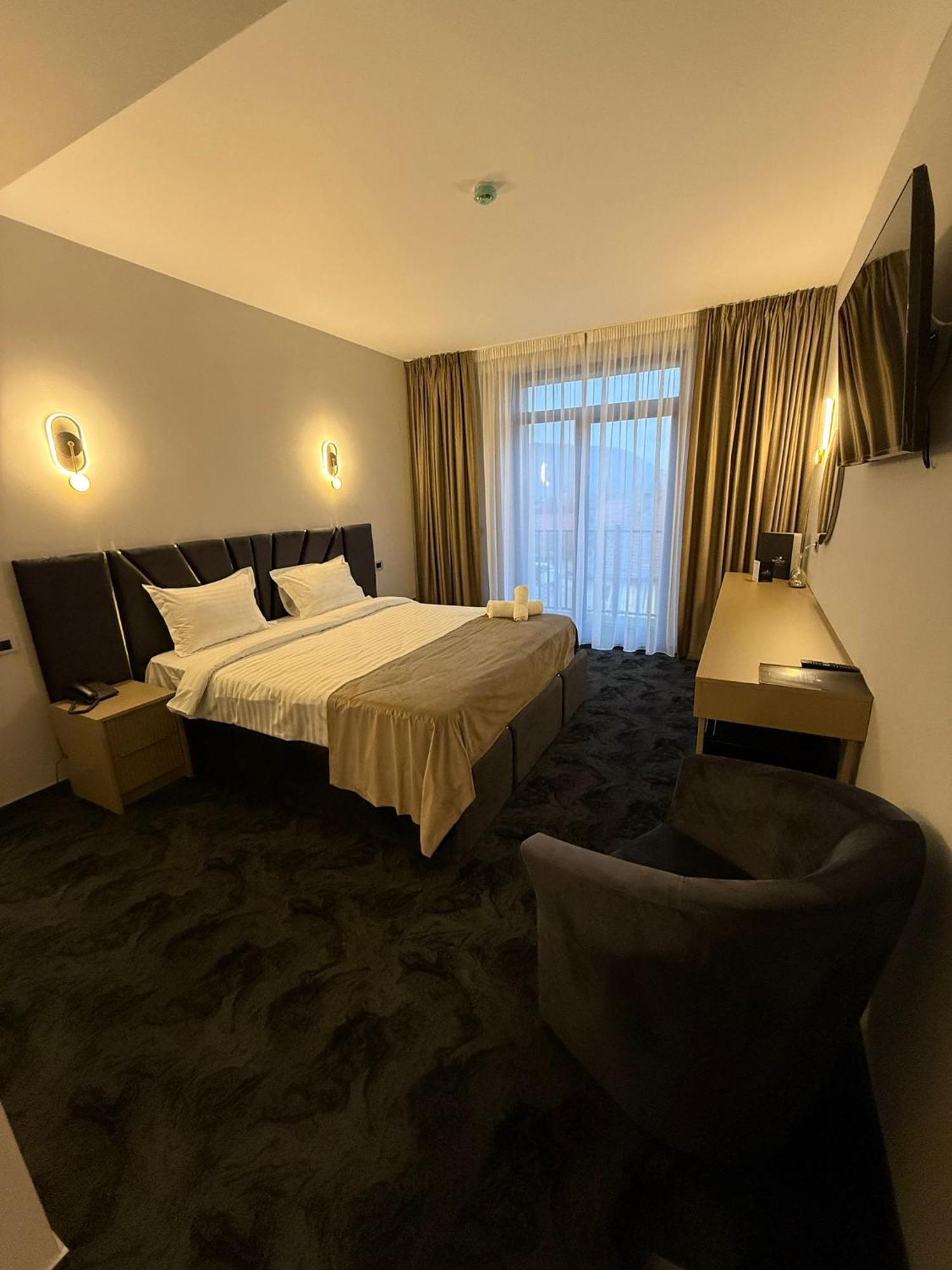 Black Tulip Hotel Dej Exterior photo